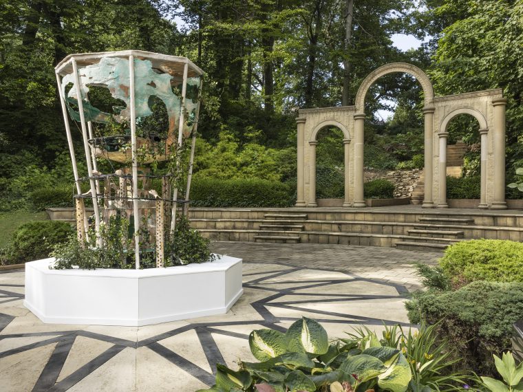 Diana Al-Hadid. The Time Being, 2022.
Steel, polymer gypsum, fiberglass, Plexiglas, copper leaf, and jasmine
Dimensions vary
Commissioned by FRONT International: Cleveland Triennial for Contemporary Art in partnership with the Syrian Cultural Garden Association Photo: ©FieldStudio
Artwork: ©Diana Al-Hadid