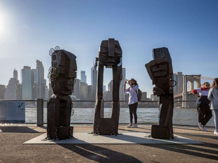 Leilah Babirye, Agali Awamu (Togetherness), 2022. Courtesy of the artist, Gordon Robichaux, NY, and Stephen Friedman Gallery, London. Photo: Nicholas Knight, Courtesy of Public Art Fund, NY.
