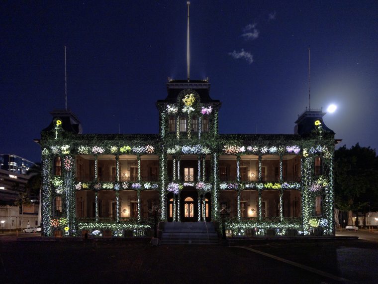 Jennifer Steinkamp, Queen Lili‘uokalani, 2022. Digital animation, Iolani Palace, Honolulu, Hawai‘i Triennial 2022. Courtesy of the artist. © Jennifer Steinkamp. Photo: ‘Ōiwi TV