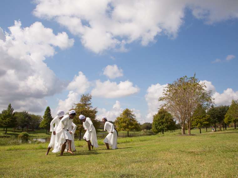 Candice D’Meza, WAIL, production photograph, 2021. Pictured: Aria Hope, Stacey Allen, Candice D’Meza, Lindsay Gary, Saida Carter. Commissioned by DiverseWorks. Photo: Arthur Ornelas/Ricomel Productions.