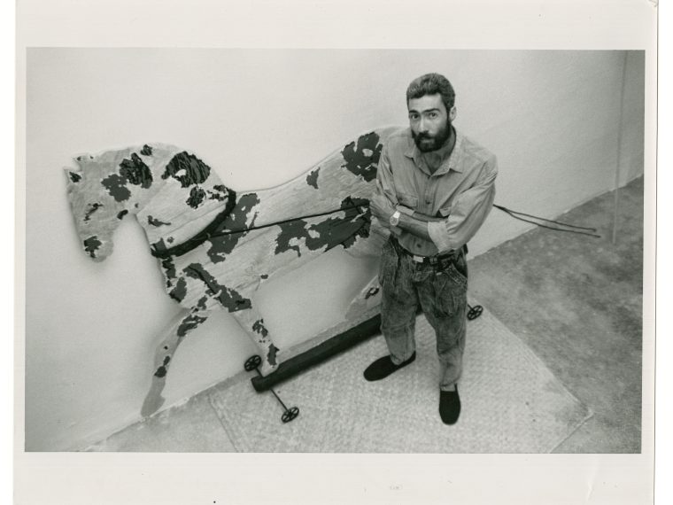 Juan Francisco Elso with his artwork Caballo contra colibrí, c. 1987-88. Fondo Magali Lara / Elso Padilla, Centro de Documentación Arkheia MUAC (UNAM-DiGAV)
Photo: Cristina Lobeira.