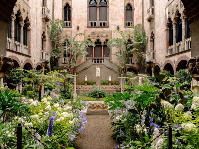Summer Blues display, Courtyard, 2024. Isabella Stewart Gardner Museum, Boston. Photo by Troy Wade.